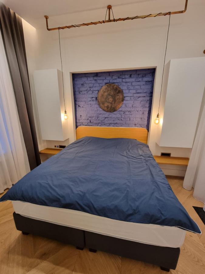 Unique And Luxury With Balcony Apartman *
